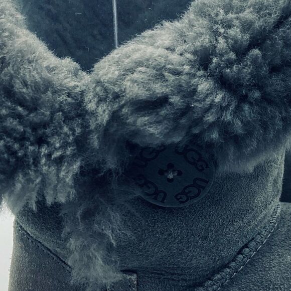 UGG Australia Women’s Bailey Button Leather/Sheepskin Boots 6 - Picture 5 of 12